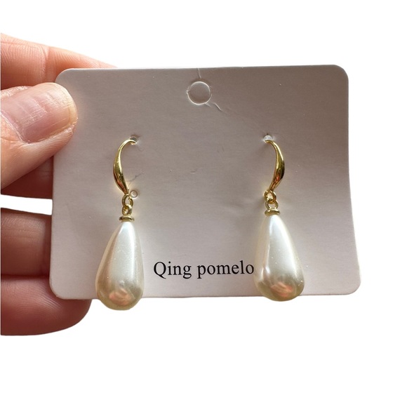 Pearl Waterdrop Gold Drop Earrings - Picture 5 of 5